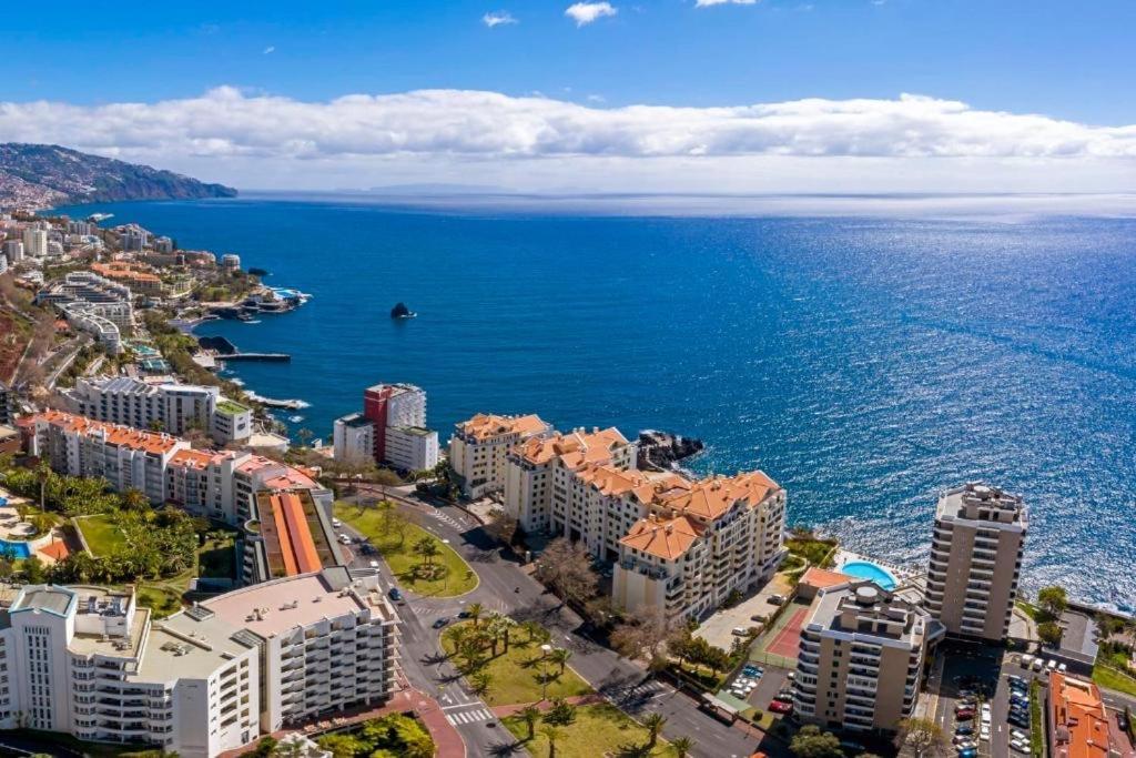 Blue Sky Apartment With Pool By Hr Madeira Фуншал Екстериор снимка