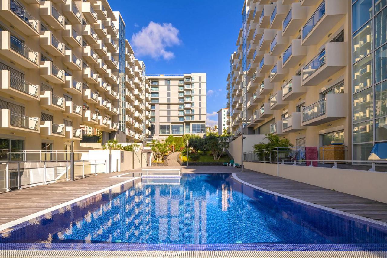 Blue Sky Apartment With Pool By Hr Madeira Фуншал Екстериор снимка