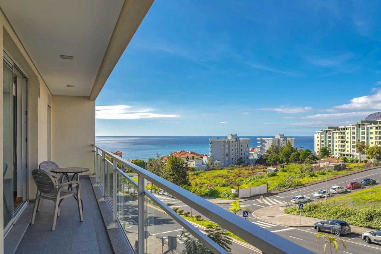 Blue Sky Apartment With Pool By Hr Madeira Фуншал Екстериор снимка