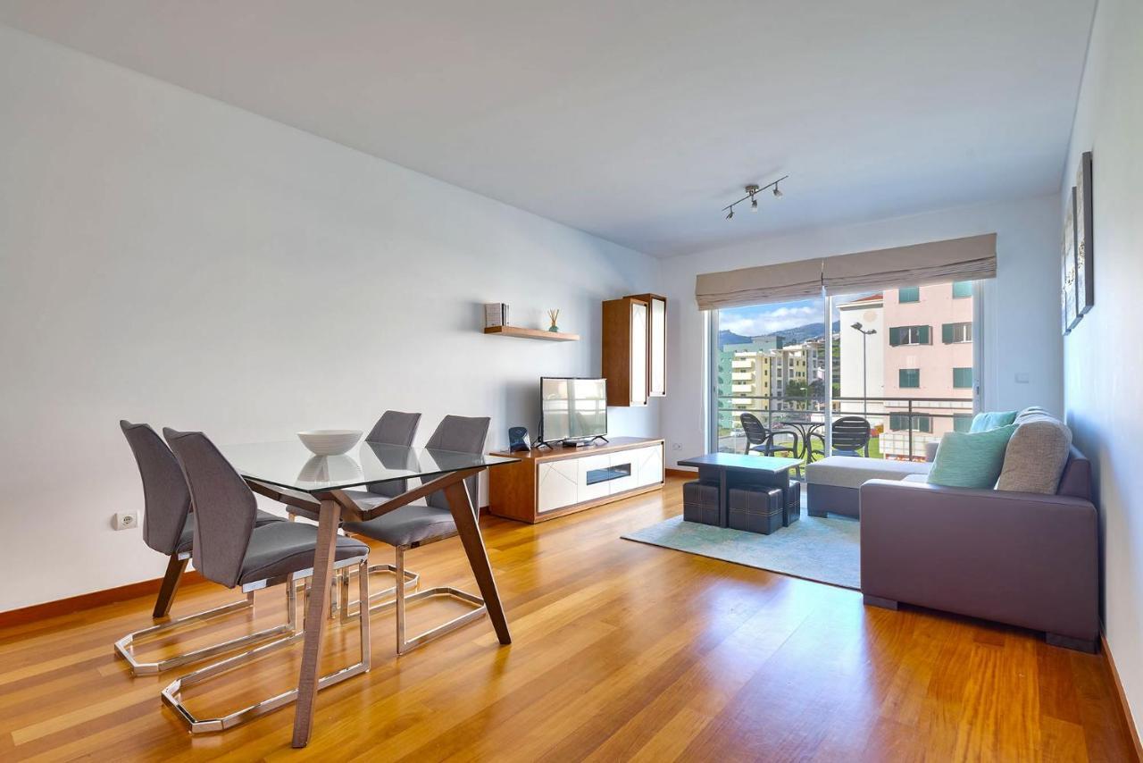 Blue Sky Apartment With Pool By Hr Madeira Фуншал Екстериор снимка